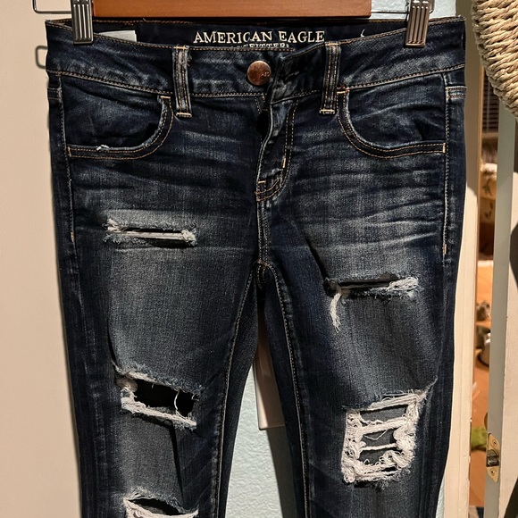 AE Jeans Size 2
Perfect condition - Picture 2 of 4